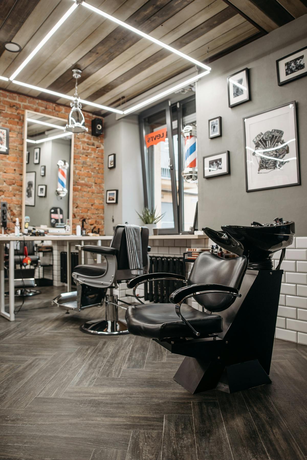 Salons & Barbershops business setting