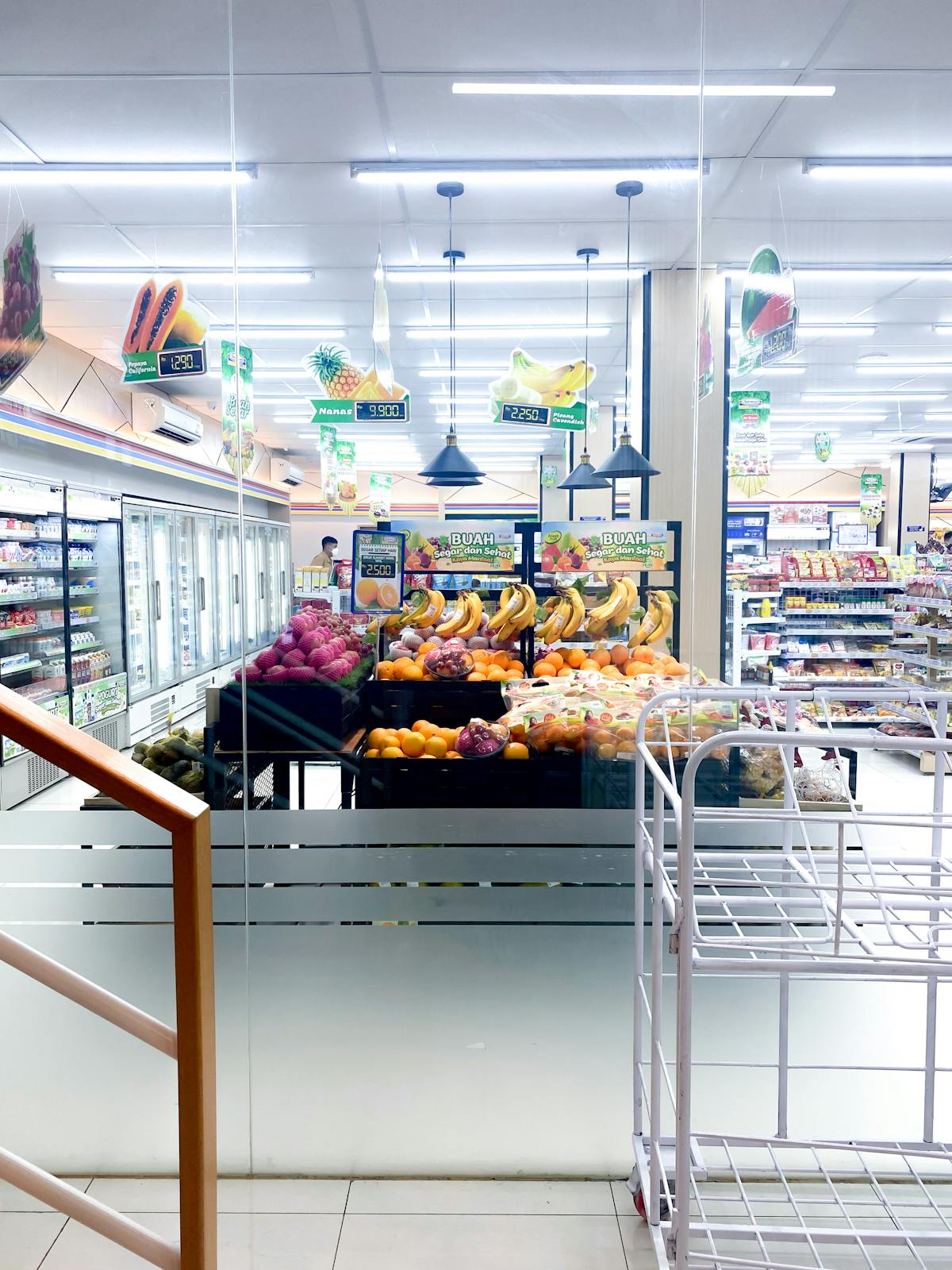 Supermarkets & Retail Stores business setting